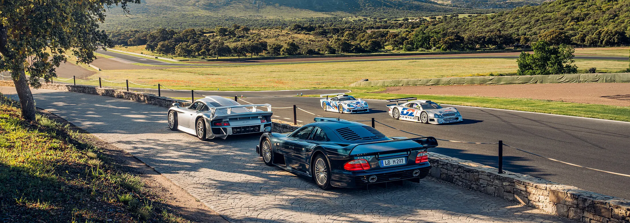 Mehrere CLK GTR in der Mechatronik-Werkstatt
